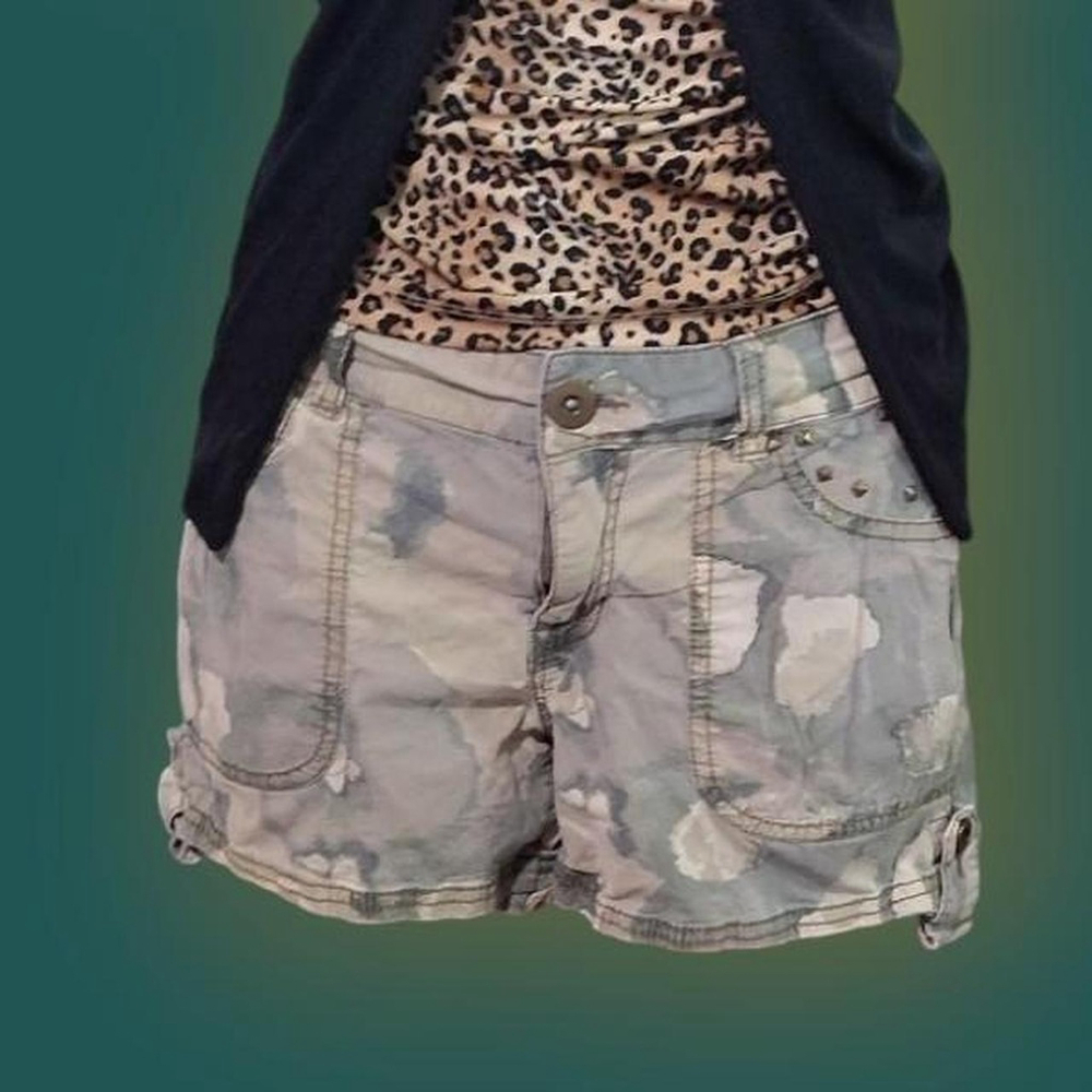 VINTAGE APT 9 CAMO SHORTS